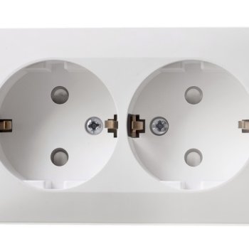 Розетка Этюд 2-ОП с заземлением шторки белый (16)