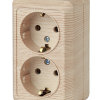 Розетка 2х2P+E Schuko 16А IP20 сосна Intro Quadro