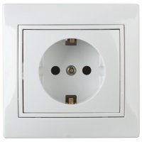 Розетка 1-ая с заземлением з/ш белый Intro Plano