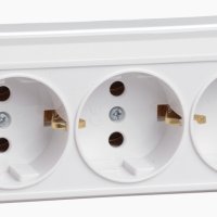 Розетка IEK Октава 3-ая бел. с/з (20/240)