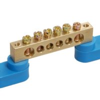 Шина N (ноль) на двух угловых изоляторах 6x9мм  6 отверстий латунь синий IEK (10/500)