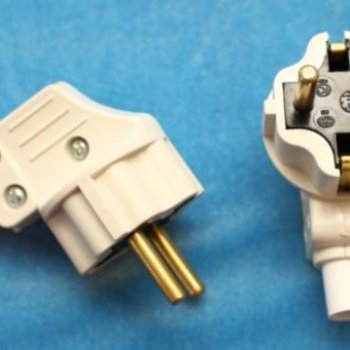 Вилка Витебск угловая с заземлением белая (350)